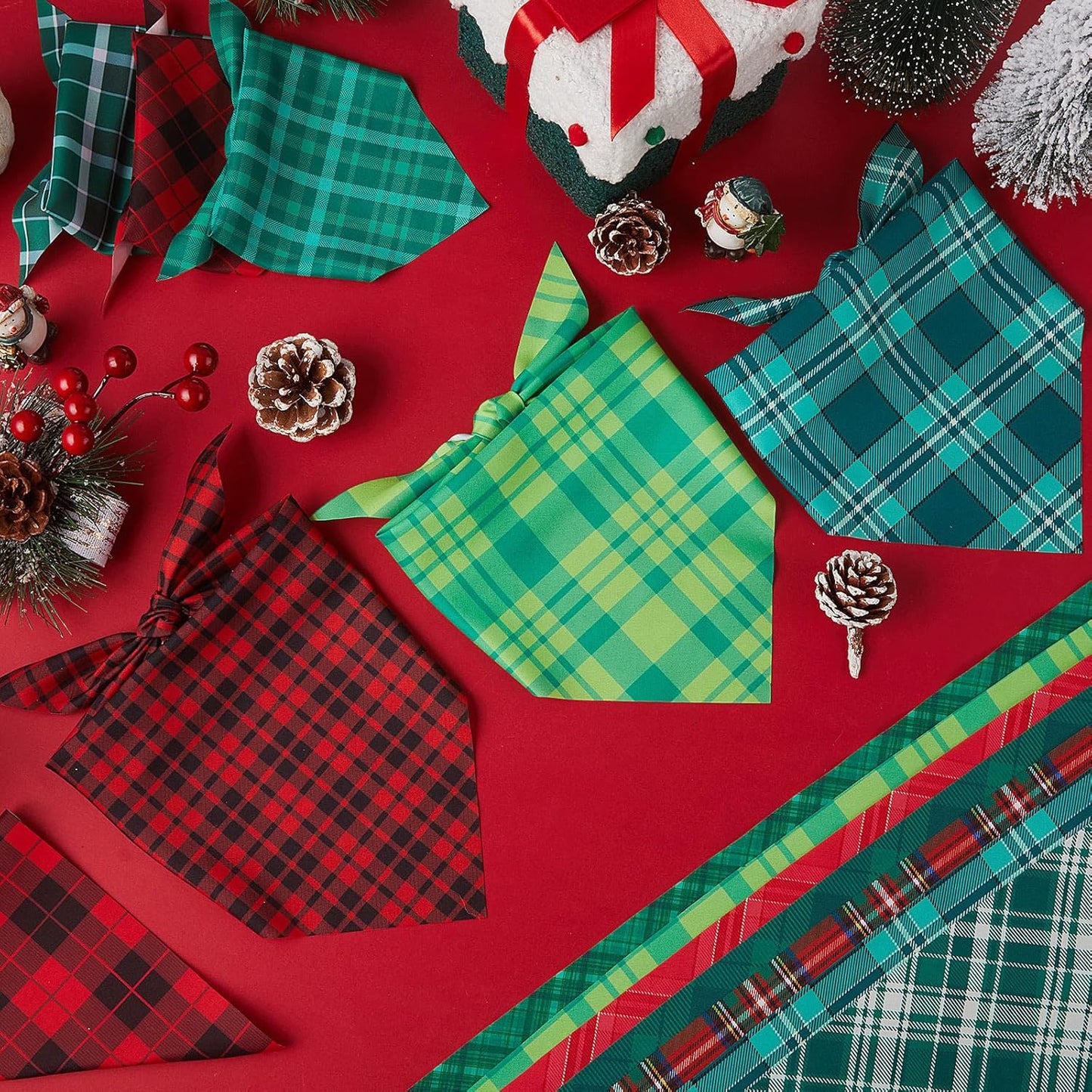 Abbylike 100 Pcs Christmas Dog Bandanas Bulk Red and Green Buffalo Plaid Xmas Bandanas for Dogs Triangle Kerchief Bibs Scarf Set with Christmas Patterns for Pets Costume Photo Props Accessories